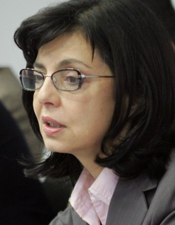 Кунева се тюхка: Закъснява Бюджет 2012 