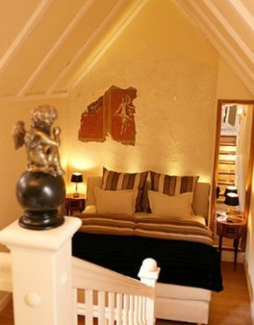 Широк само 2,5 м, но пък има спа 