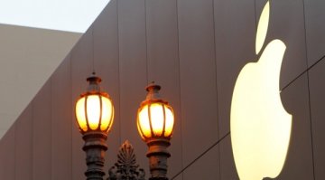 Apple работи върху телевизор с гласова навигация