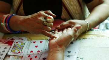 Баба олекна с 800 лв. и ?700 след баене против смърт