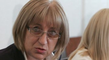 Лозунгът на Цачева. Детето – приоритет на всеки политик!