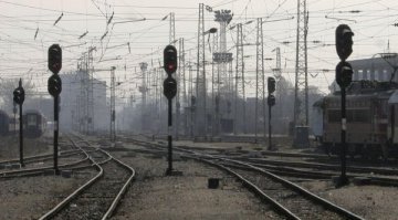 Спрат ли влаковете, Московски ще дири хеликоптери