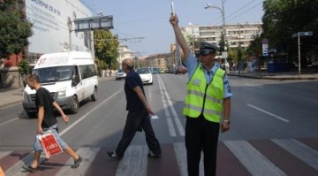 Полицаи излизат по "зебрите" заради ПТП-та с пешеходци