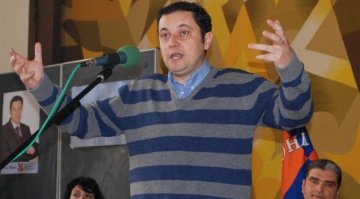 Премиерът натиснал педала, който се оказал Яне