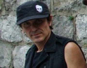 Вал Кьосовски от Kultur Shock: Можем да свирим докато ченгетата дойдат