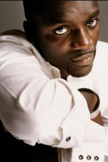 Akon е първи и втори. Отново