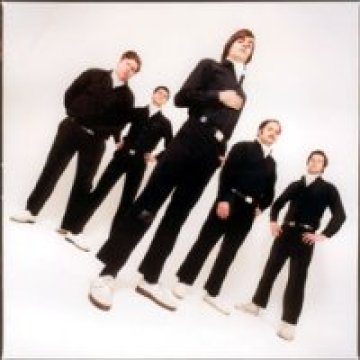 The Hives обикалят света в търсене на продуценти