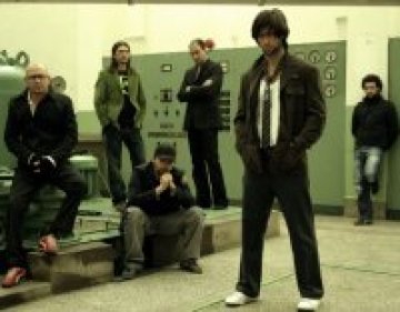 D2 обикалят румънските барове с Kasabian