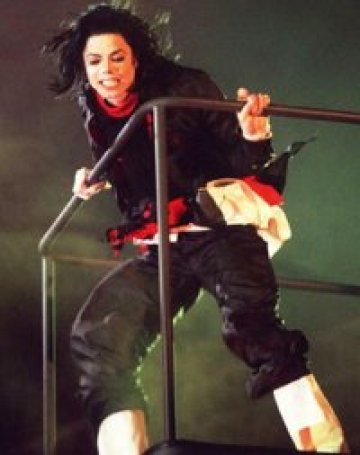 Кой посегна на Michael Jackson?