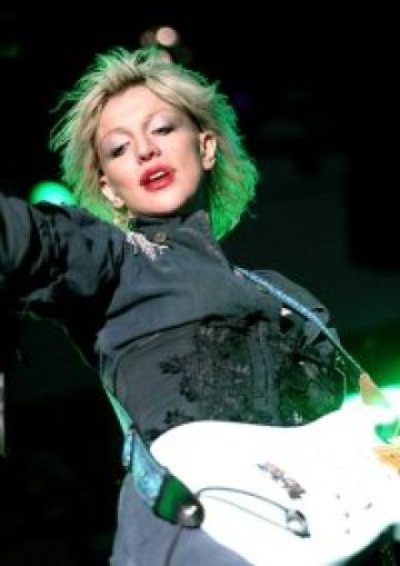 Courtney Love краде от адвокатите си