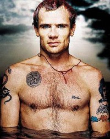 Flea от Red Hot Chili Peppers остана без къща