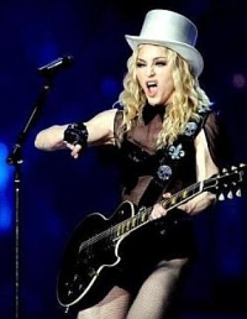 Мадона изпя „Like a virgin“ на папата