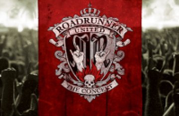 Уникалното DVD издават Roadrunner Records!