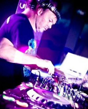 Pete Tong открива мега парти на морето