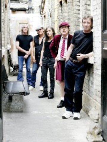 Започва подготовката на "Васил Левски" за AC/DC