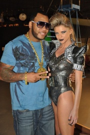 Гледай клипа на ЛиЛана и Flo Rida
