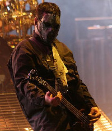 Почина басистът на Slipknot