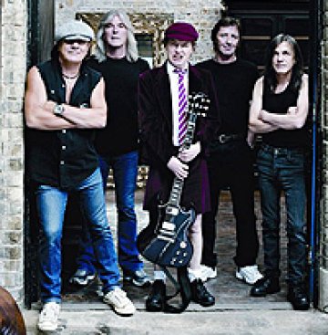 Съдят псевдо промоутър на AC/DC
