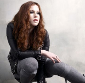 Англичанката Katy B с ново видео Easy Please Me 