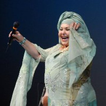 Ромската кралица Есма Реджепова ще пее на Балканските музикални награди
