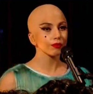 Lady Gaga си обръсна главата