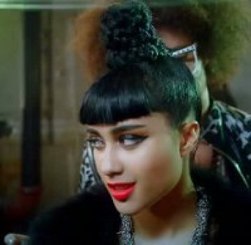 Natalia Kills е секси вампирка в новия клип на LMFAО 