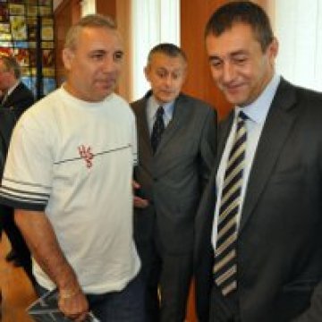 Канят Христо Стоичков за водещ на...Пирин фолк