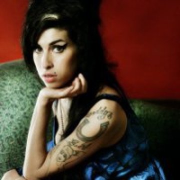Бащата на Amy Winehouse издава нейните мемоари