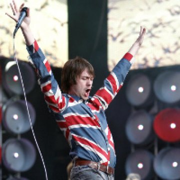 Преследват Kasabian в авто гонка (видео)