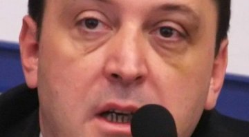 Пуснаха адвокат Велков, хванат с белязаните 20 бона на Японеца