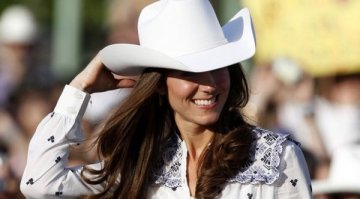 Направиха кукла на бременната Кейт Мидълтън