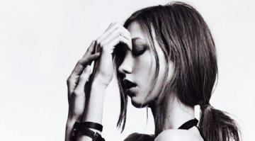 Карли Клос - отново ребра, отново за Vogue