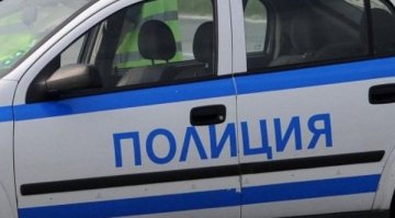 Едни псуват, други „пребиват” полицаи