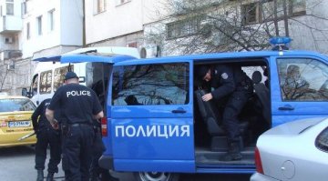 Двама бандюги нападнаха полицай в "Люлин"