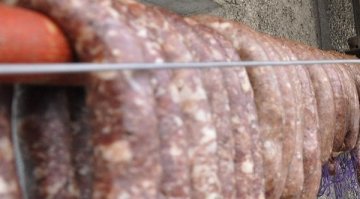 Приклещиха 4-ма, свили 100 домашни суджука в Стралджа