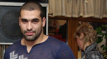 Багата с опасност за живота въпреки операцията
