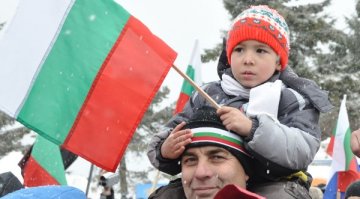 Хиляди българи изкачиха връх Шипка