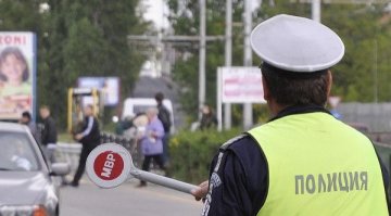 Внук на Рашков хвърли 20 кинта на катаджии – арестуваха го
