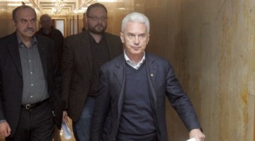 Ако Атанасова е тежка артилерия, аз съм папата, изцепи се Сидеров