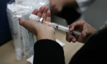 Разработват ваксина срещу СПИН
