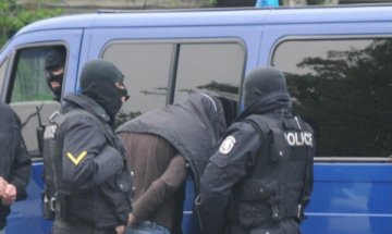 Разбиха група фалшификатори на пари и документи