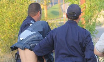 Рецидивист нахлу в дома 16-годишното си гадже с нож