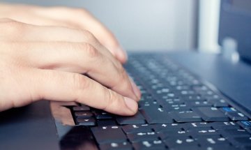 Емоционален секс: Изневерявам ли или просто чатя?