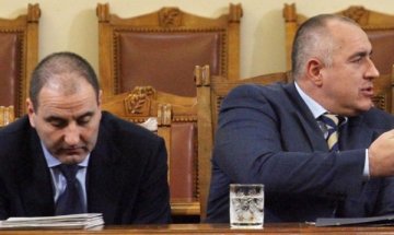 МВР продължава да се самодарява