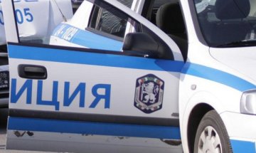 Издирват 14-годишно момиче и 3-годишното й братче 