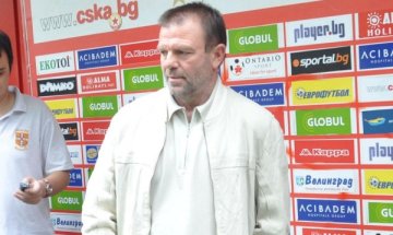 Стойчо Младенов с оставка в джоба