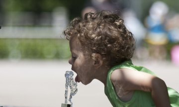 11 температурни рекорда препотиха днес българите