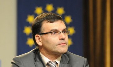 Дянков критикува бавните действия на ЕС за овладяване на кризата