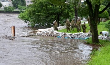 250 хиляди японци са евакуирани от проливните дъждове