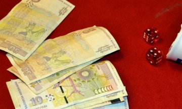 Баба се прости със спестяванията си заради „европейска програма“ 